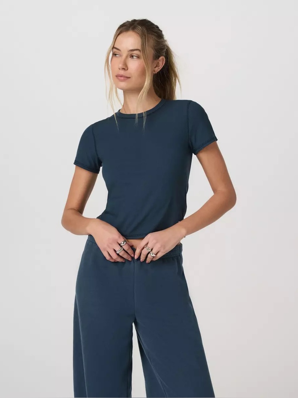 Vuori Pose Fitted Tee